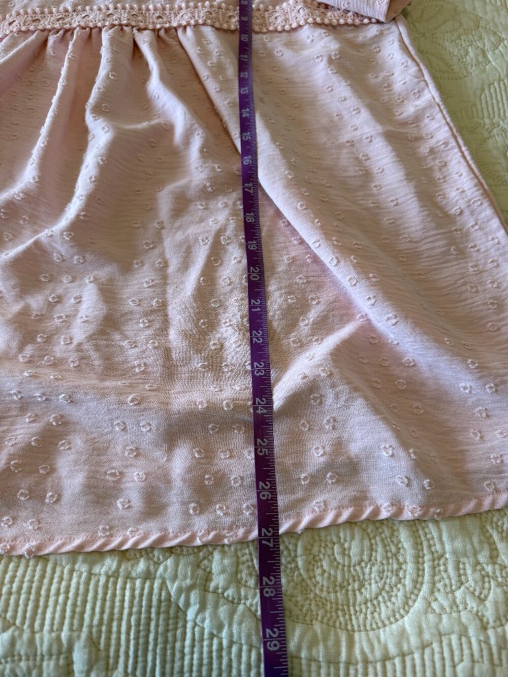 Blush pink short-sleeve blouse with textured Swiss dot fabric - Picture 4 of 5